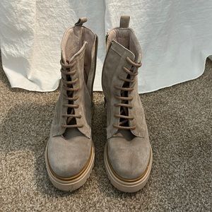 Bertuchi suede boots